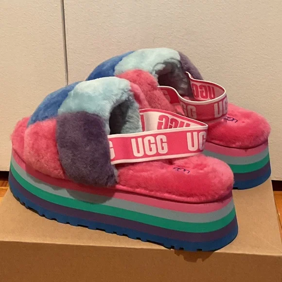 UGG Slippers - Picture 1 of 5